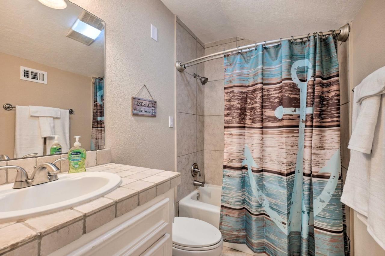 Idyllic Montgomery Condo With Pool And Lake View! Екстериор снимка